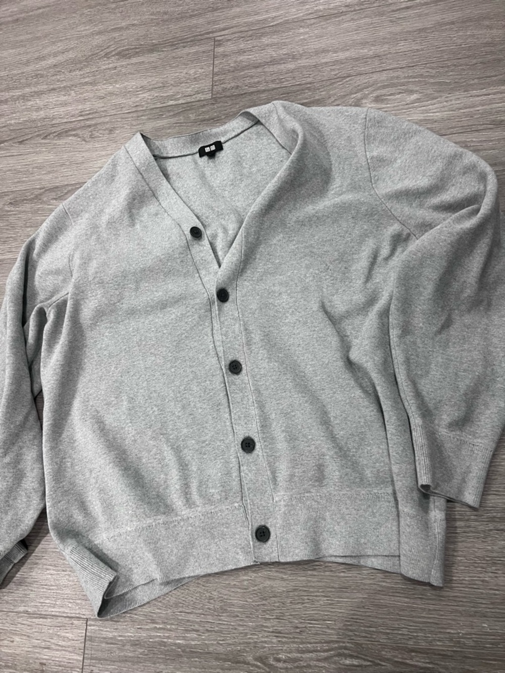 Uniqlo Gray Men’s V-Neck Button Cardigan Sweater L